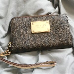 Michael Kors MK Logo Wristlet/Wallet❣️